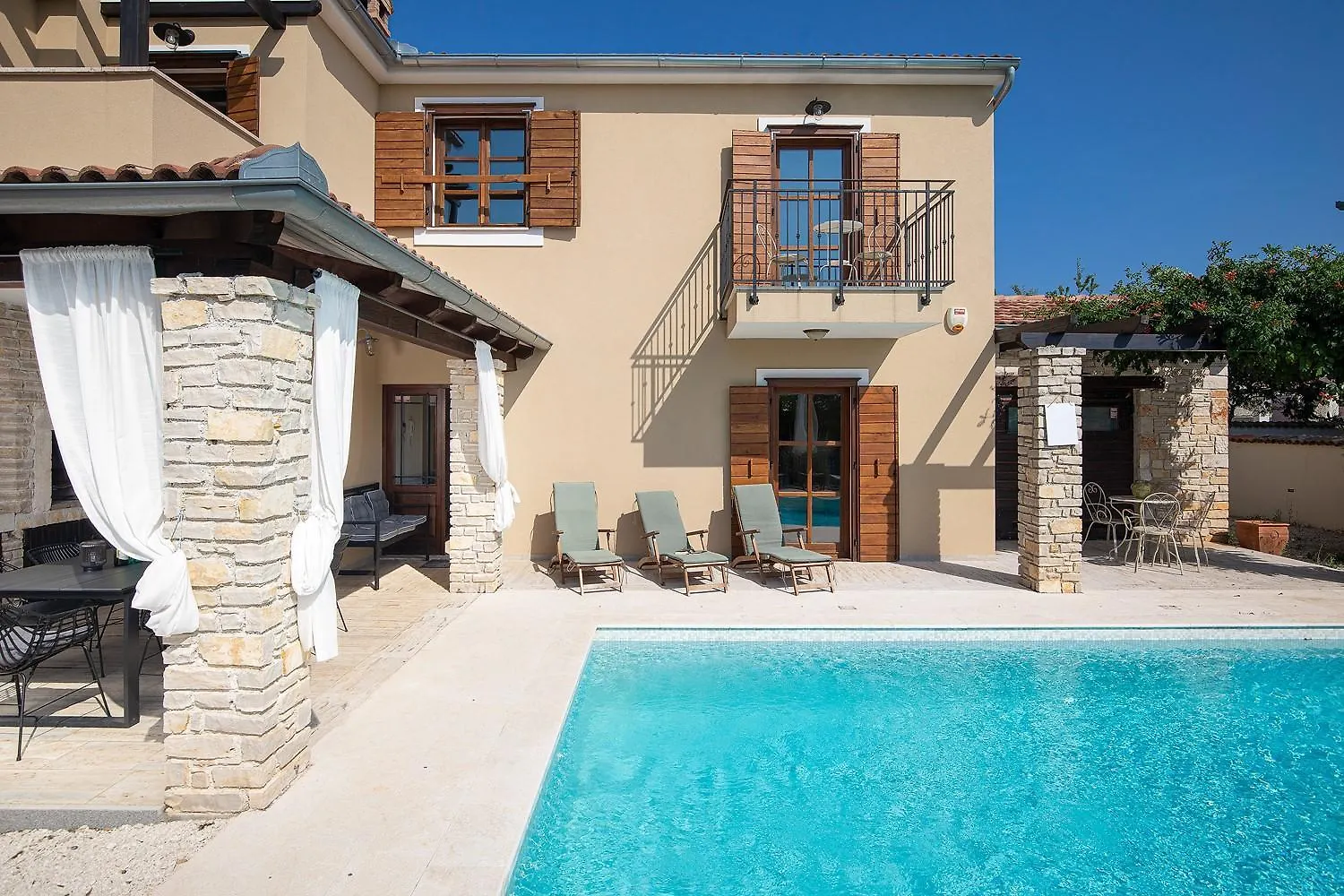 Villa Gracia Patricia Jursici