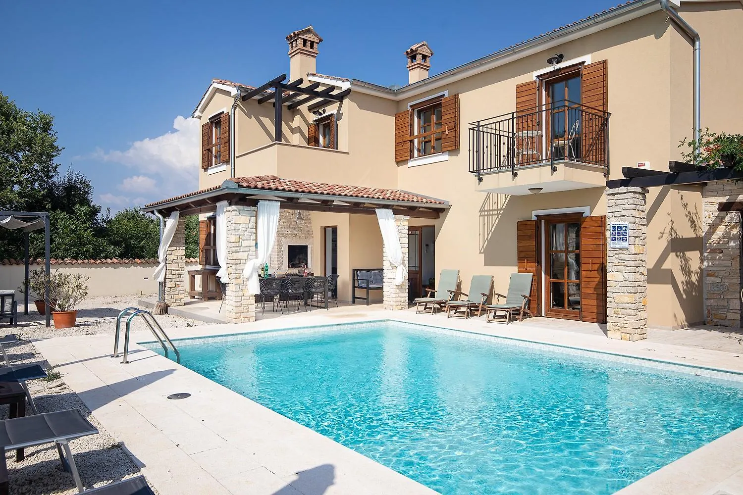 Villa Gracia Patricia Jursici