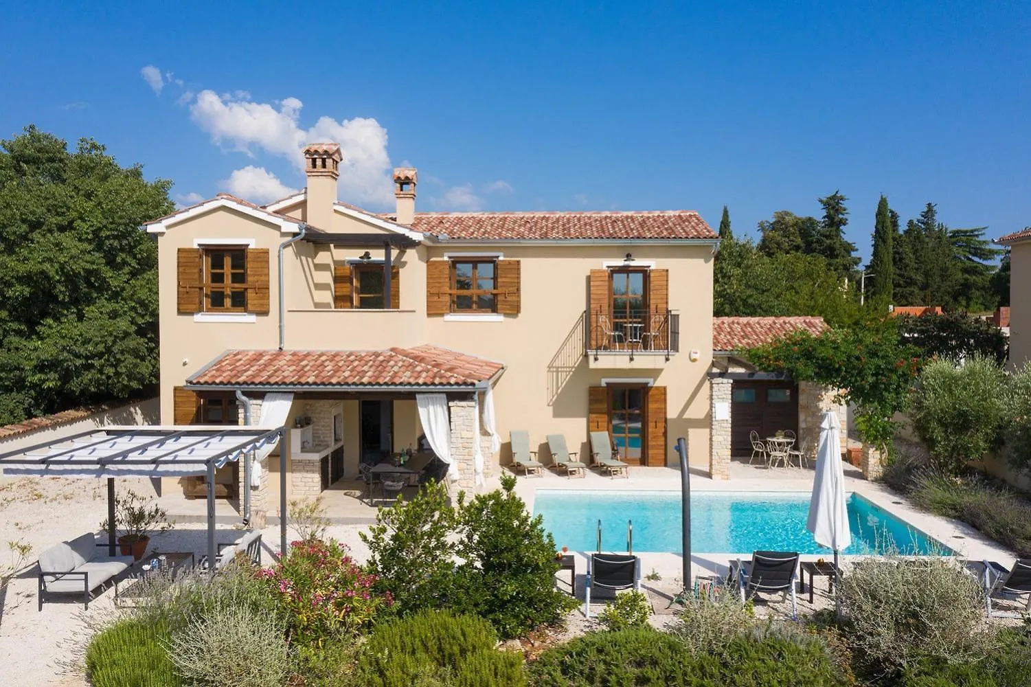Villa Gracia Patricia Jursici